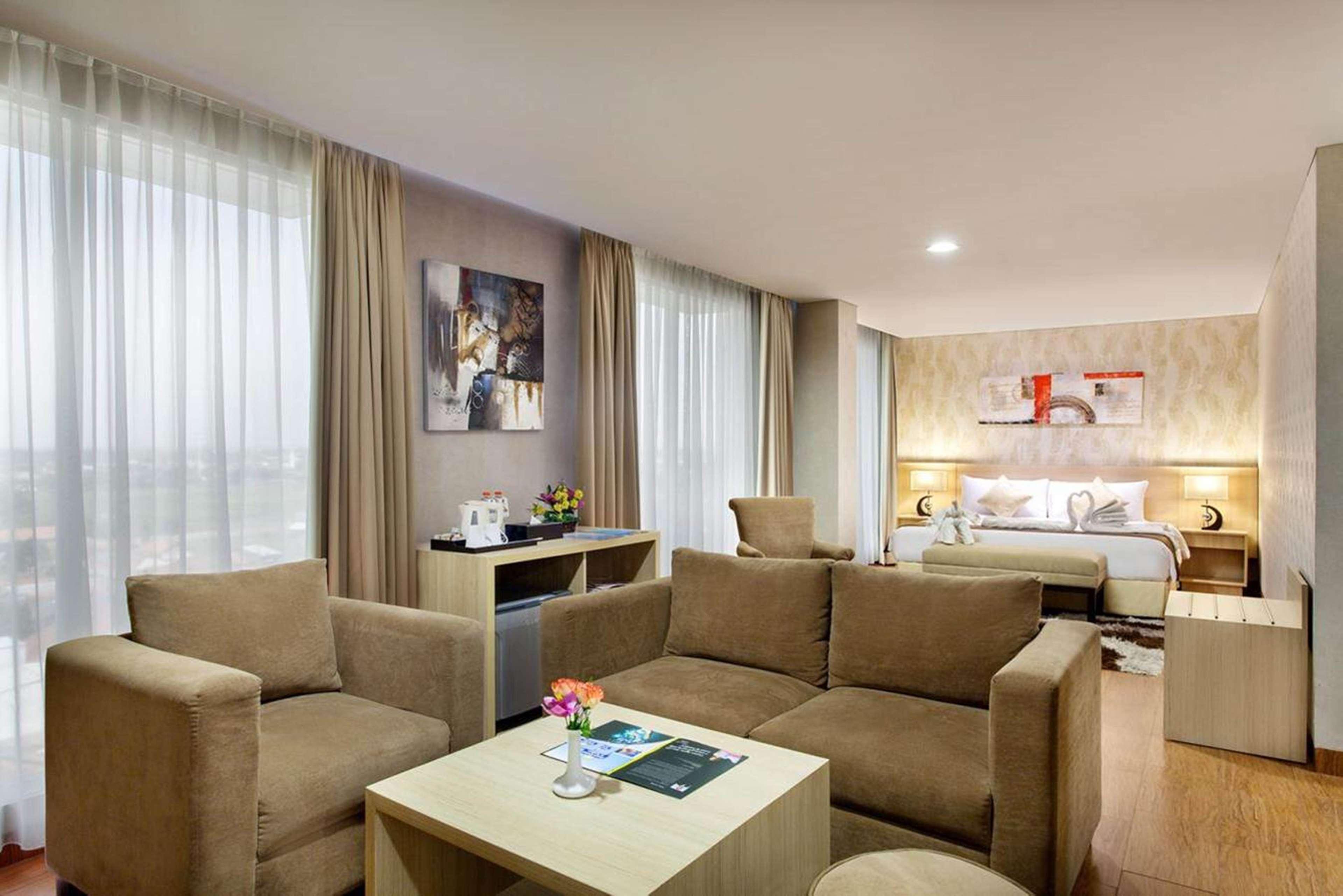 Days Hotel & Suites By Wyndham Jakarta Airport Tangerang Exteriör bild