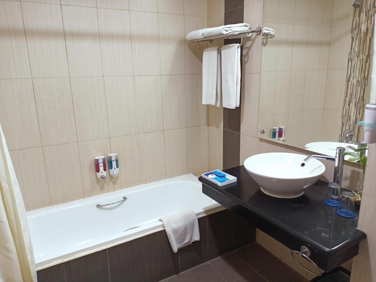 Days Hotel & Suites By Wyndham Jakarta Airport Tangerang Exteriör bild