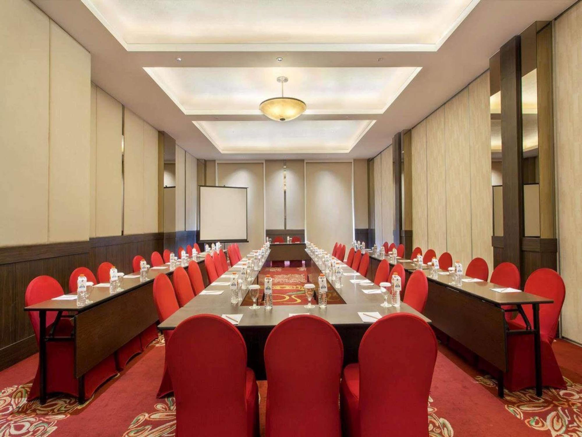 Days Hotel & Suites By Wyndham Jakarta Airport Tangerang Exteriör bild